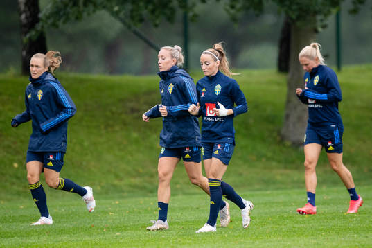 Magdalena Eriksson, Julia Roddar, Kosovare Asllani och