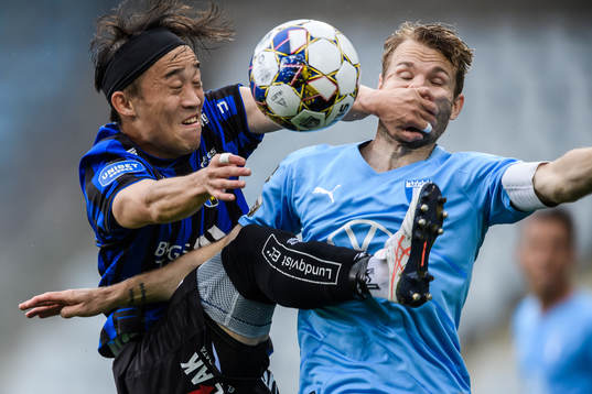 Sirius Yukiya Sugita och Malmö FFs Oscar Lewicki