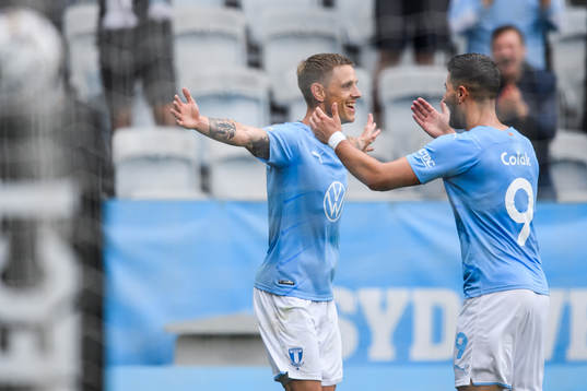 Malmö FFs Sören Rieks jublar med Antonio Colak