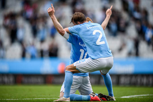 Malmö FFs Anders Christiansen jublar med Eric Larsson
