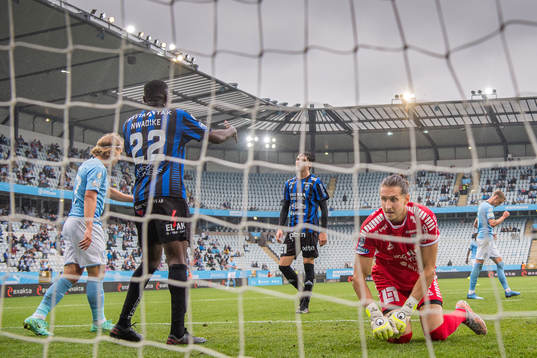 Sirius målvakt David Mitov Nilsson deppar