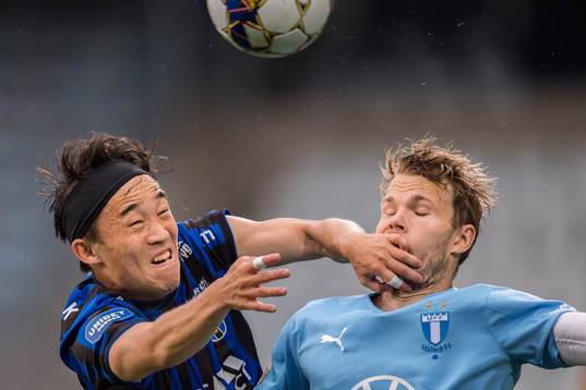 Sirius Yukiya Sugita och Malmö FFs Oscar Lewicki