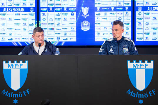 Malmö FFs tränare Jon Dahl Tomasson och Sirius tränare