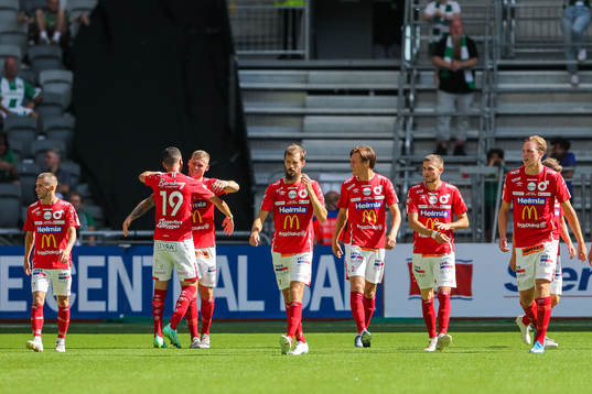 Degerfors Abdelrahman Saidi jublar med lagkamrater