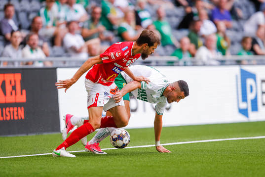 Degerfors Sebastian Olsson och Hammarbys Astrit Selmani