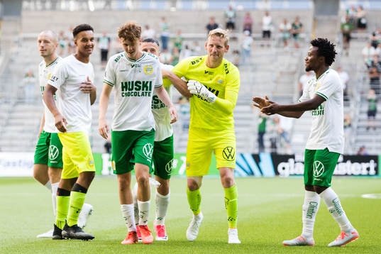 Hammarbys målvakt Oliver Dovin, målvakt David Ousted och