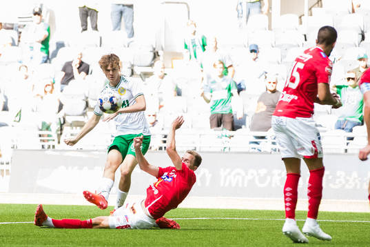 Hammarbys Williot Swedberg skjuter 3-1 för Hammarby