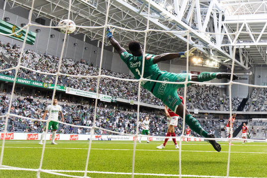 Degerfors målvakt Ismael Diawara släpper in 3-1 från