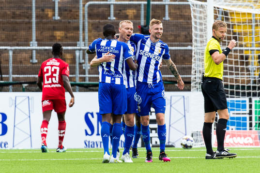 IFK Göteborgs Kolbeinn Sigthorsson jublar med Yahya Kalley