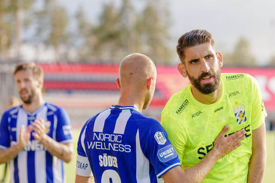 IFK Göteborgs målvakt Giannis Anestis jublar med med