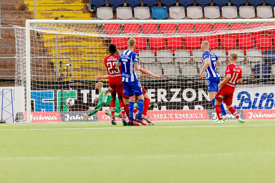 IFK Göteborgs Sebastian Eriksson gör 0-2 bakom