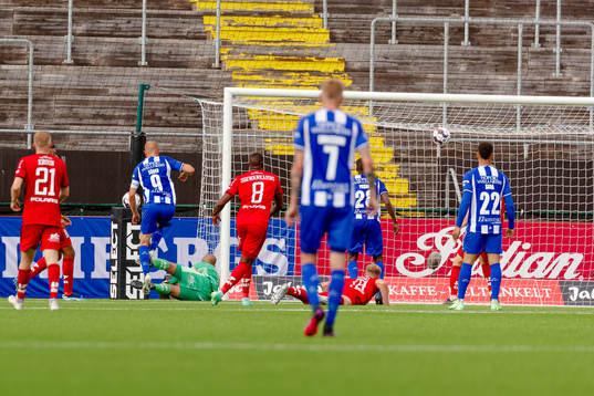 IFK Göteborgs Robin Söder gör 3-1 bakom Östersunds