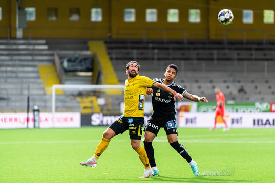 Elfsborgs Frederik Holst och Örebros Romain Gall