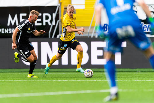 Örebros Michael Almebäck och Elfsborgs Jeppe Møldrup