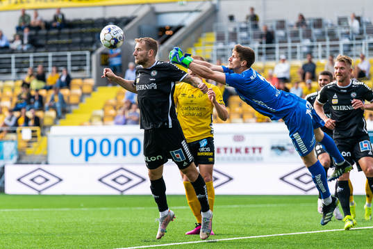 Örebros Andreas Skovgaard och målvakt Bobby Allain