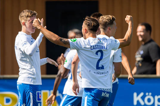 IFK Norrköpings Maic Sema jublar med lagkamrater