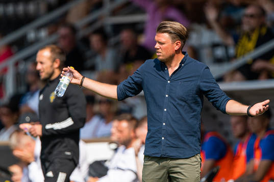 Mjällbys tränare Christian Järdler reagerar
