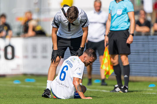 IFK Norrköpings Linus Wahlqvist har ont och ses om