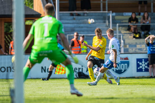 Mjällbys Joel Nilsson, IFK Norrköpings Ari Skúlason och