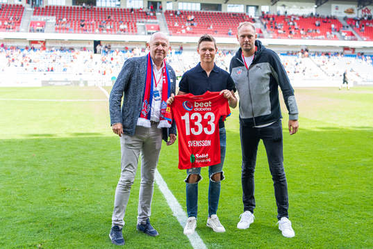 Helsingborgs Andreas Granqvist och ordförande Kjell