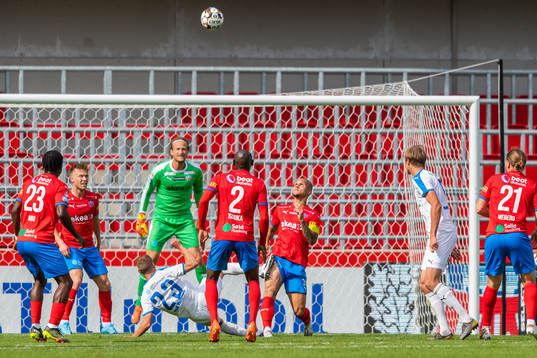 Akropolis Lamine Nekrouf tacklar Helsingborgs Anthony van