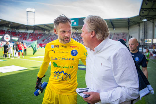 Akropolis målvakt John Alvbåge och Helsingborgs tränare