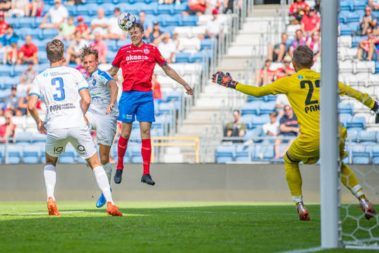 Helsingborgs Viktor Lundberg och Akropolis Linus Mattsson