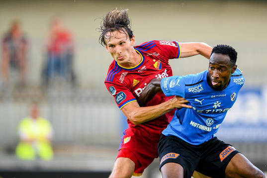 Djurgårdens Hjalmar Ekdal och Halmstads Sadat Karim