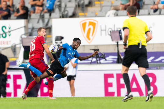 Djurgårdens Jesper Löfgren och Halmstads Sadat Karim