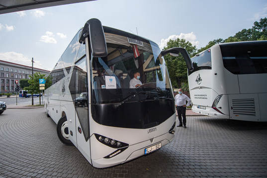 Malmö FF arrives at their hotel