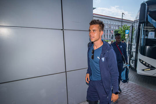 Jonas Knudsen arrives at the hotel