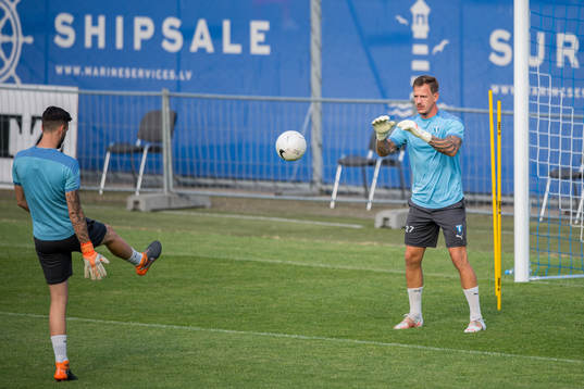 Goalkeeper Johan Dahlin of Malmö FF
