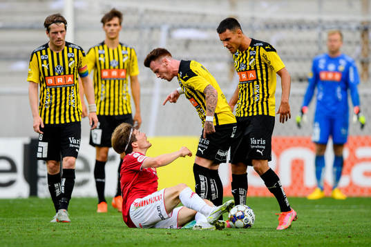 Kalmars Oliver Berg och Häckens Tobias Heintz