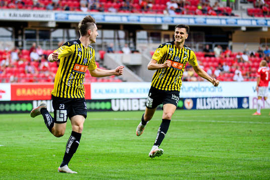 Häckens Patrik Wålemark och Alexander Jeremejeff jublar