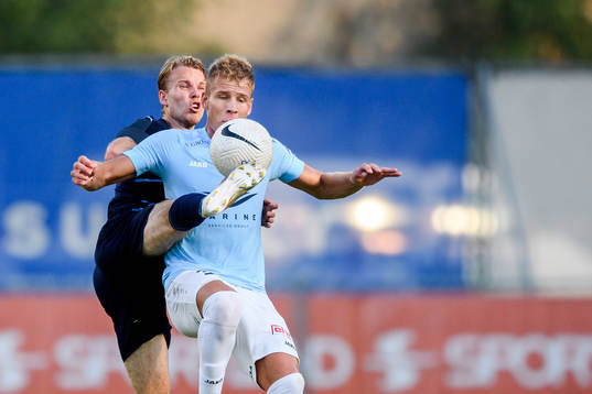 Oscar Lewicki of Malmö FF and Wesley Nata of Riga