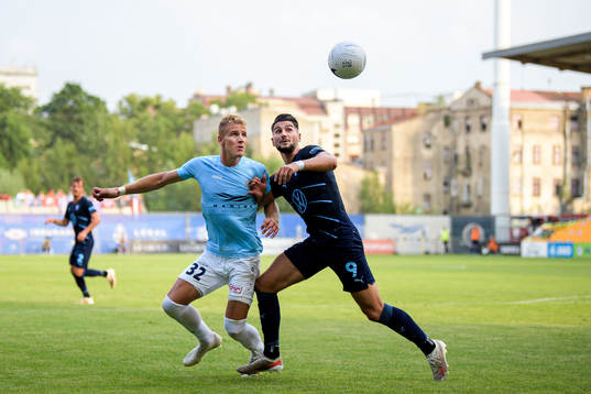 Wesley Nata of Riga and Antonio Colak of Malmö FF