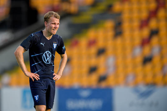 Oscar Lewicki of Malmö FF looks dejected