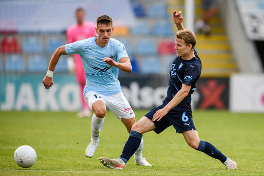 Vladislavs Fjodorovs of Riga and Oscar Lewicki of Malmö FF