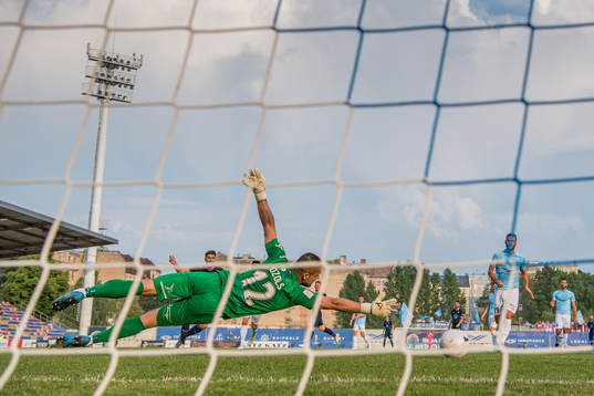 Antonio Colak of Malmö FF scores the 0-1 goal against