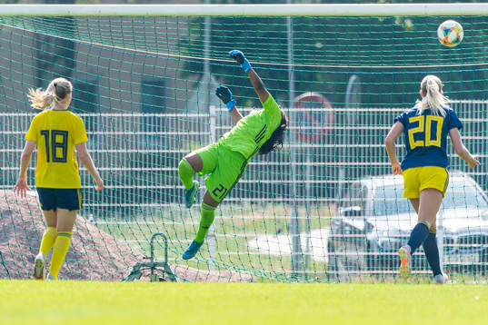 s målvakt Vendela Persbeck släpper in 2-2