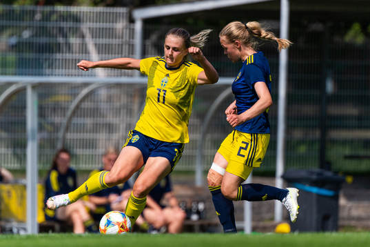s Lisa Björk och F17:s Linnea Follow