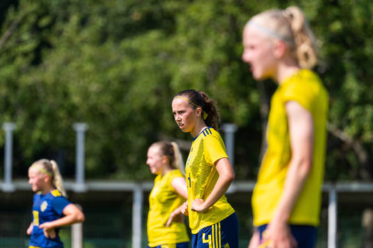 s Athinna Persson Lundgren