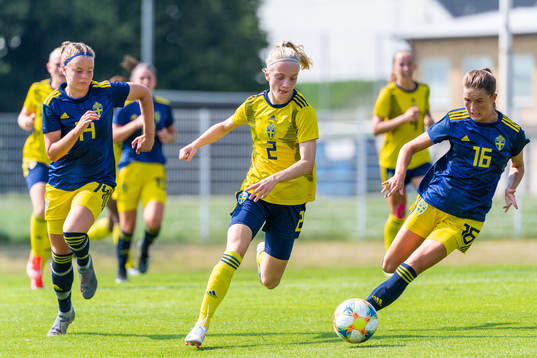 s Anna Sandberg och F17:s Svea Renberg