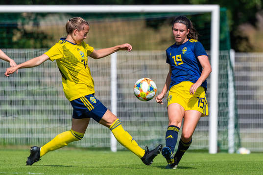 s Alice Söndergaard och F17:s Emilia Pelgander