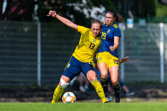 s Alice Bergström och F17:s Emilia Pelgander