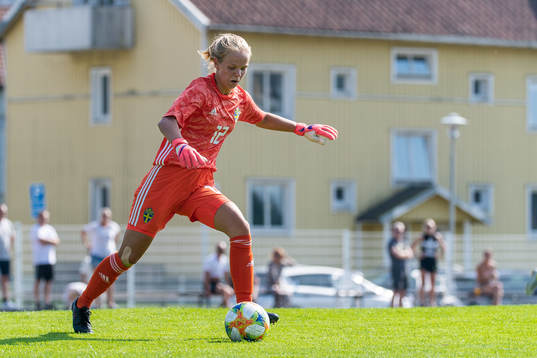 s målvakt Nadine Allard
