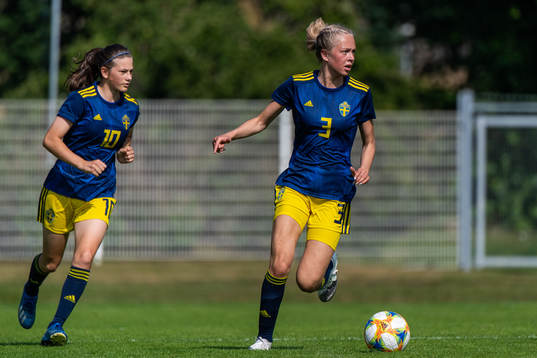 s Lisa Löwing