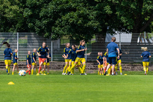 s spelare värmer upp
