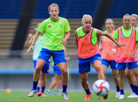Anna Anvegård and Caroline Seger of the Swedish national