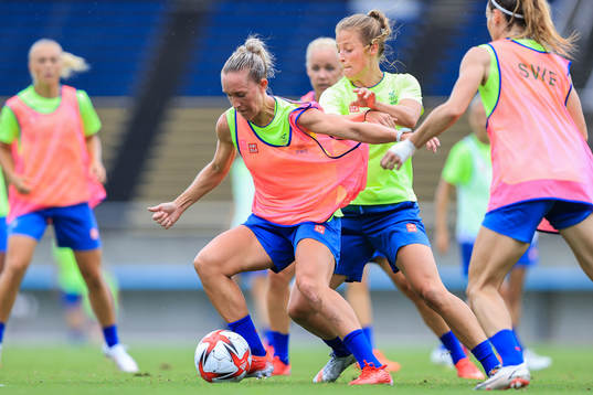 Julia Roddar and Anna Anvegård of the Swedish national